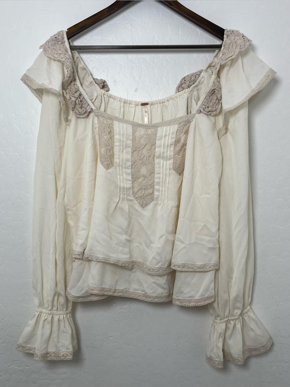 Free People Francie Silky Blouse Top Elegant Ivory Lace Ruffle Details Size L - Picture 4 of 9